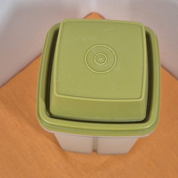 Vintage Tupperware Pickle Keeper 1330-8 - Picture 5 of 10